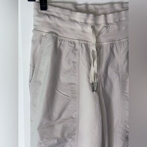 Lululemon Athletica Cream Dance Studio Mid Rise Joggers in sz 4